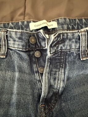 Calvin Klein Jeans blue denim button fly with a classic slim fit. Mens 34x32